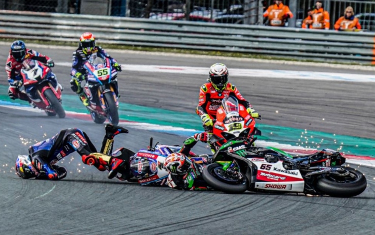 Superbike ad Assen (Olanda): Bautista sfrutta lo zero di Rea e Razgatlioglu